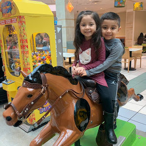 Meet your Posher, Claudia